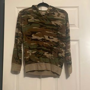 Camo hooded long sleeve shirt small